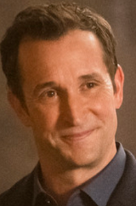 Noah Wyle of "Leverage: Redemption" on Freevee (photo from Amazon press site)